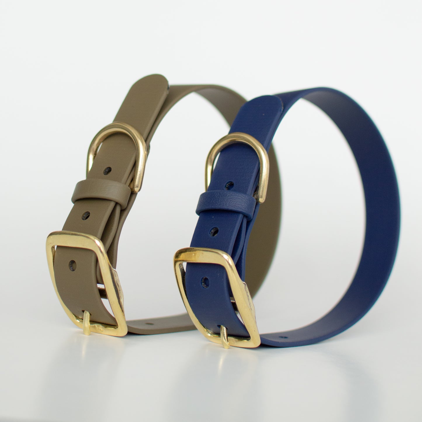 Biothane Dog Collar Handmade in Canada. Shipping to USA. Waterproof, odourproof, strong and easy to clean dog collar.