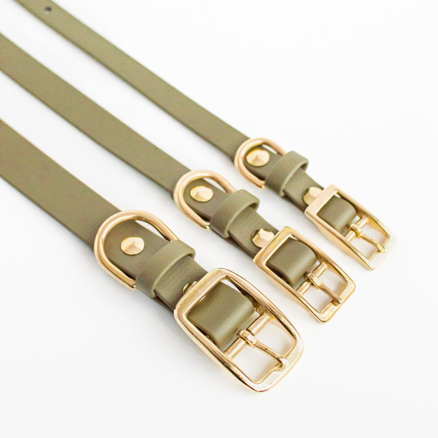 Biothane Dog Collar Handmade in Canada. Shipping to USA. Waterproof, odourproof, strong and easy to clean dog collar.