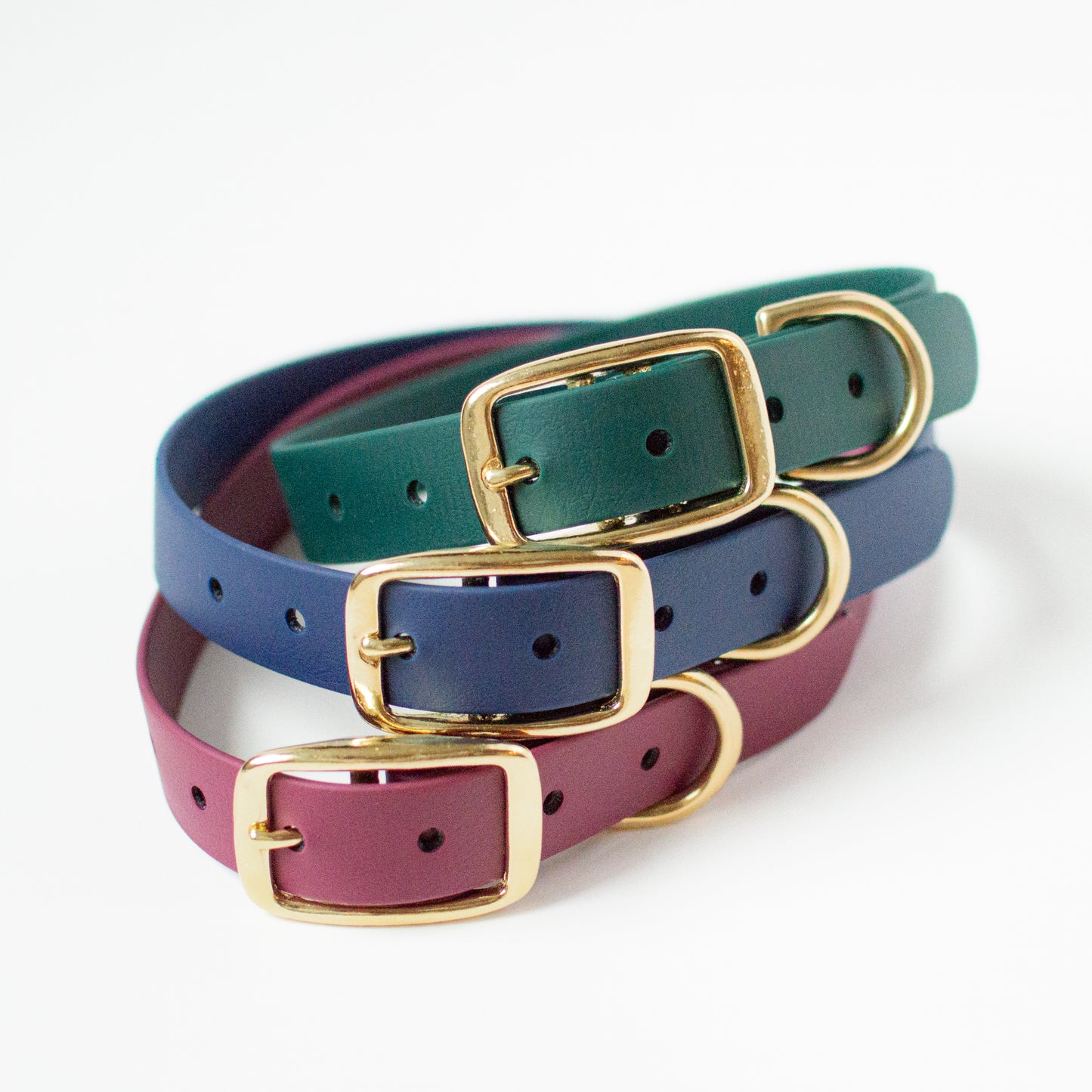 Biothane Dog Collar Handmade in Canada. Shipping to USA. Waterproof, odourproof, strong and easy to clean dog collar.