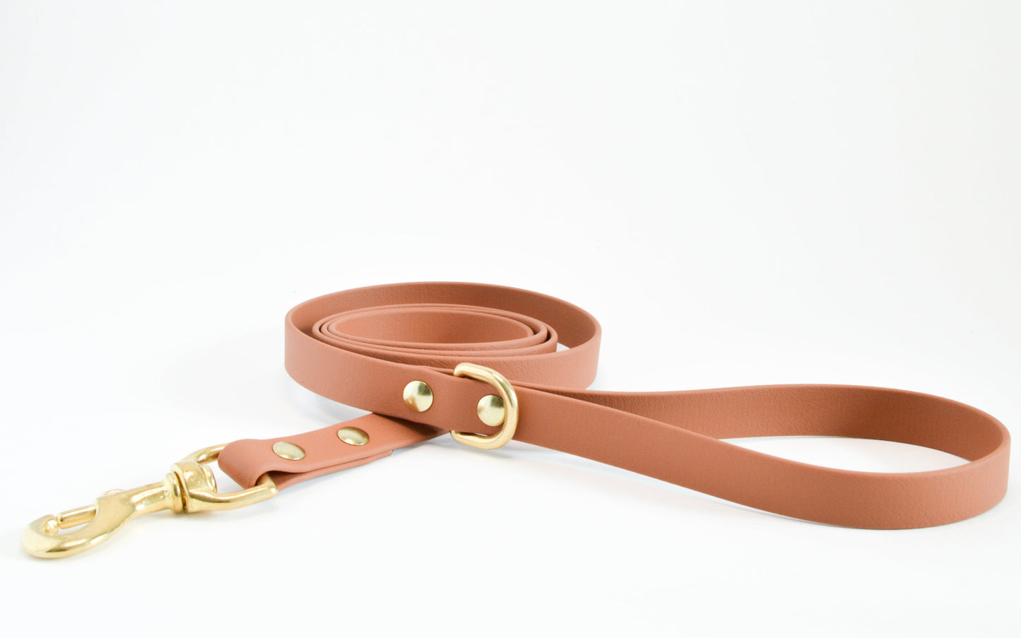 Wanderlust Pup Co. biothane dog leash is waterproof, odour-resistant, and ready for a walk in the city, hike in the woods, or a day at the beach. Made of Biothane with solid brass hardware. Handmade British Columbia, Canada