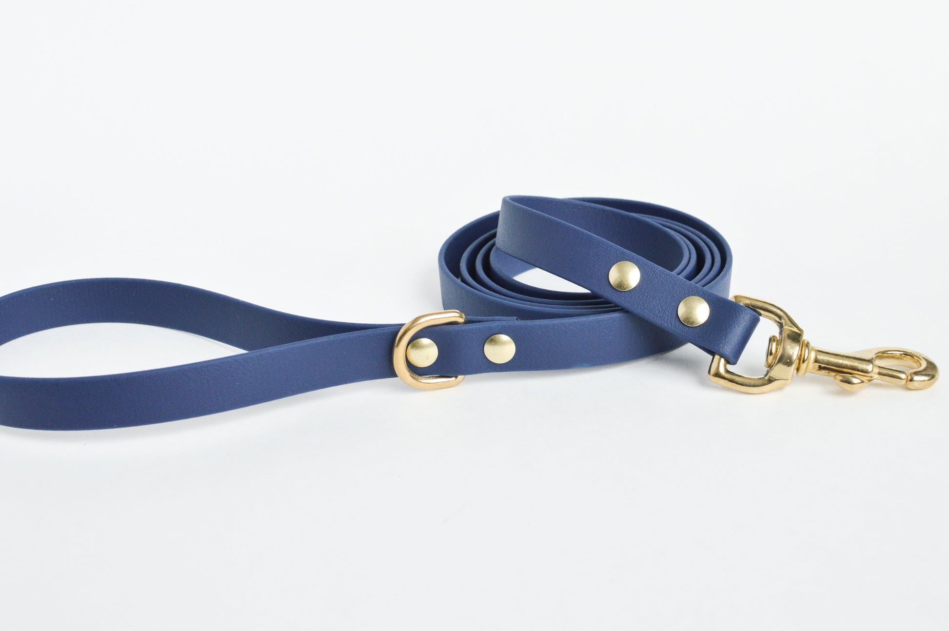 Wanderlust Pup Co. biothane dog leash is waterproof, odour-resistant, and ready for a walk in the city, hike in the woods, or a day at the beach. Made of Biothane with solid brass hardware. Handmade  British Columbia, Canada